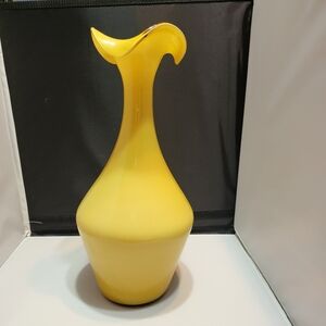 Vintage butterscotch colored vase with ruffle top